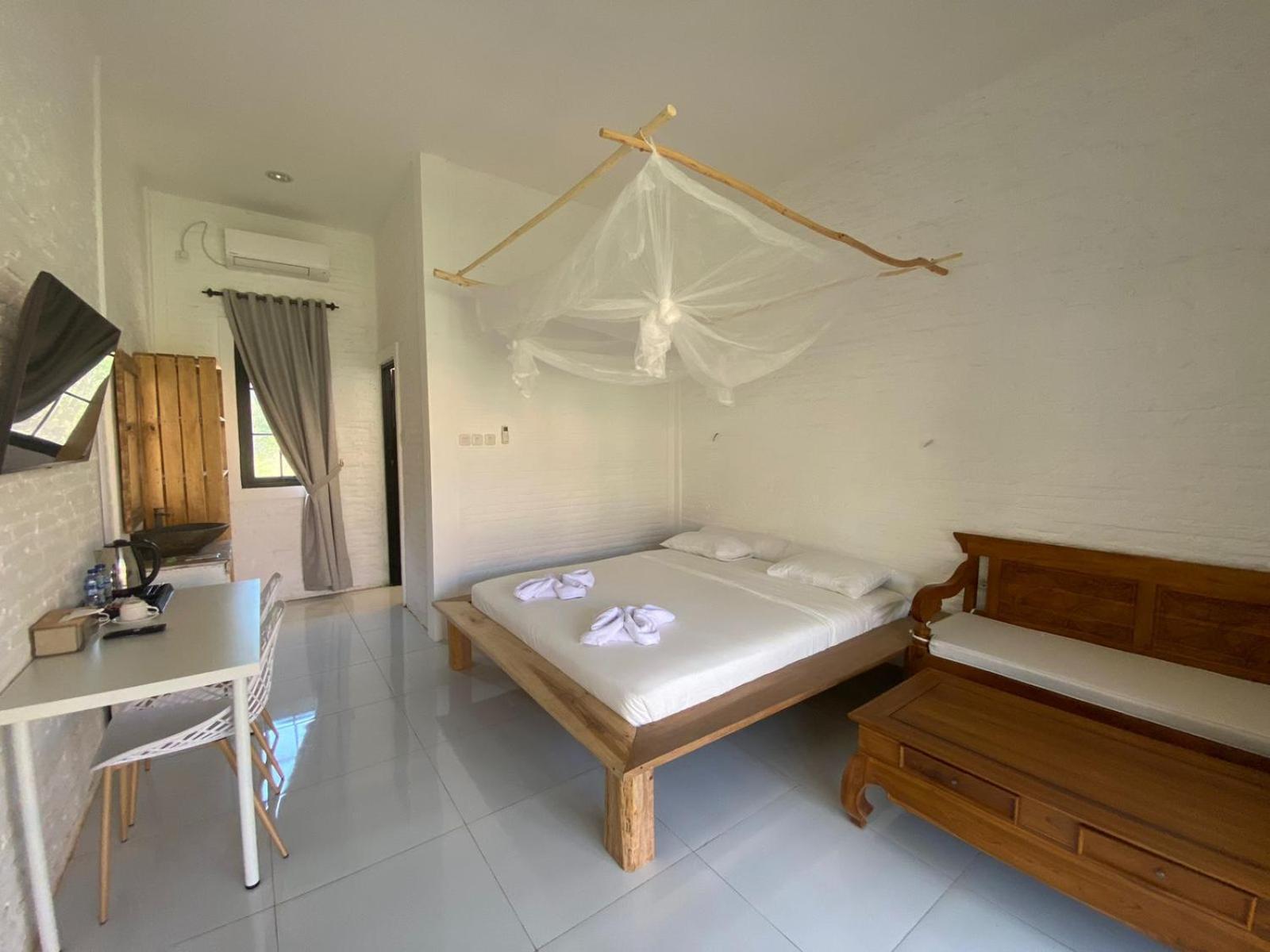 Pasir Putih Resort & Resto Maluk ภายนอก รูปภาพ
