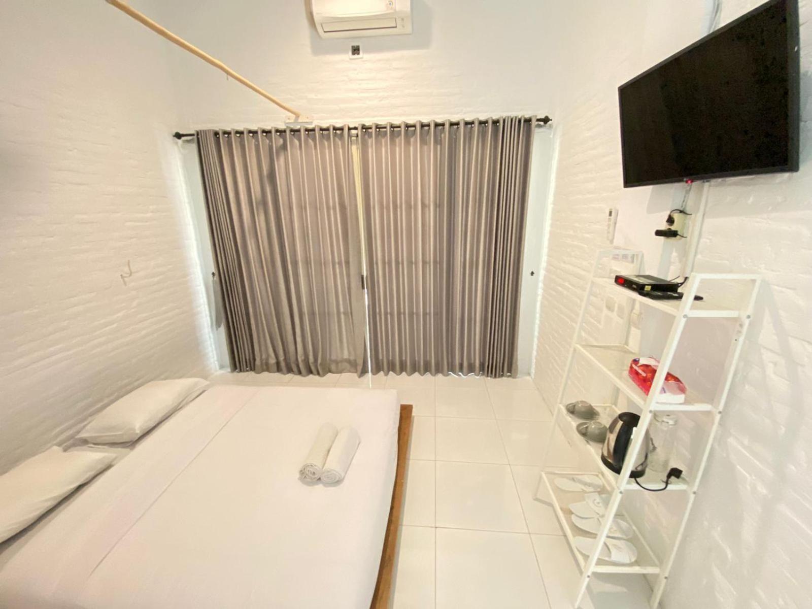 Pasir Putih Resort & Resto Maluk ภายนอก รูปภาพ