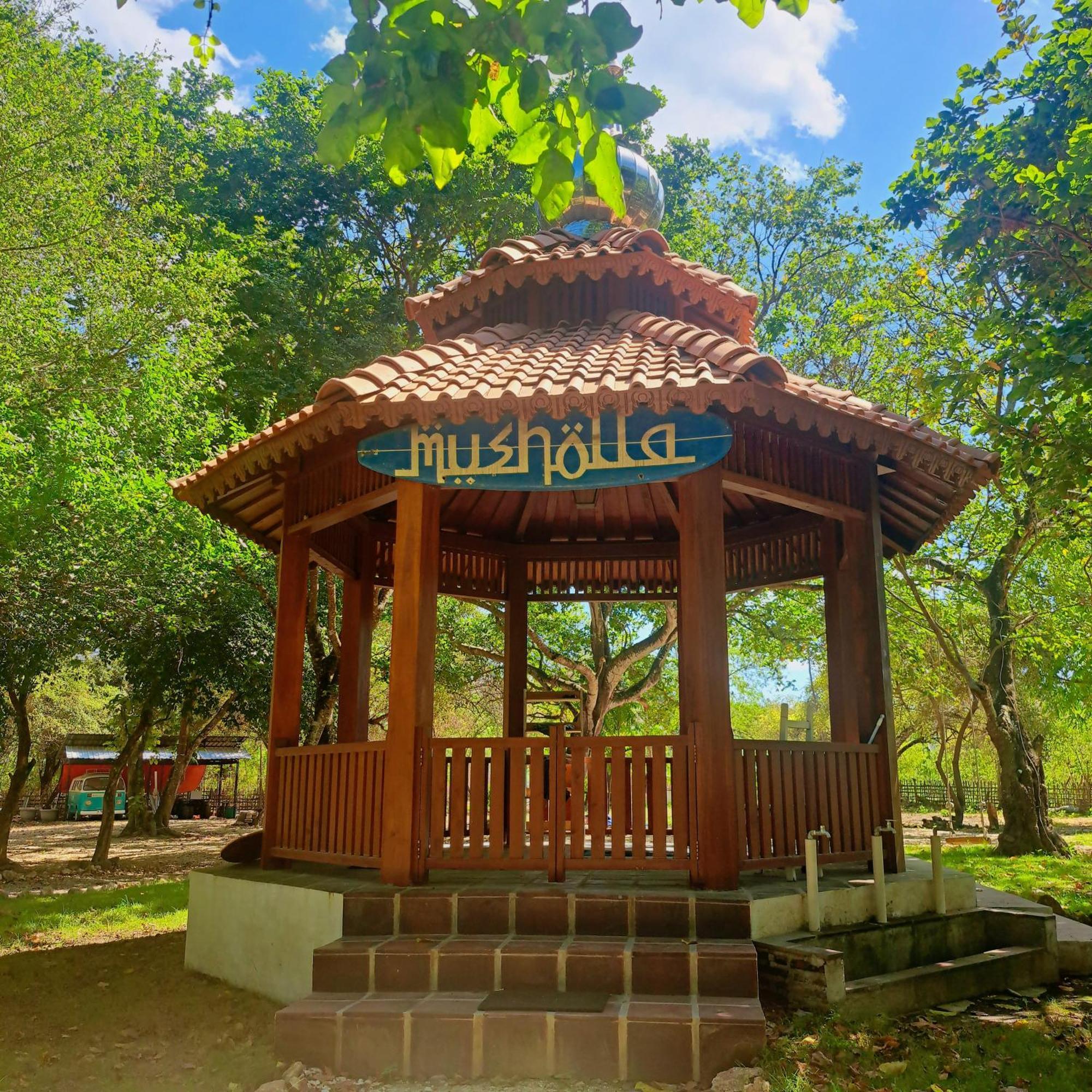 Pasir Putih Resort & Resto Maluk ภายนอก รูปภาพ