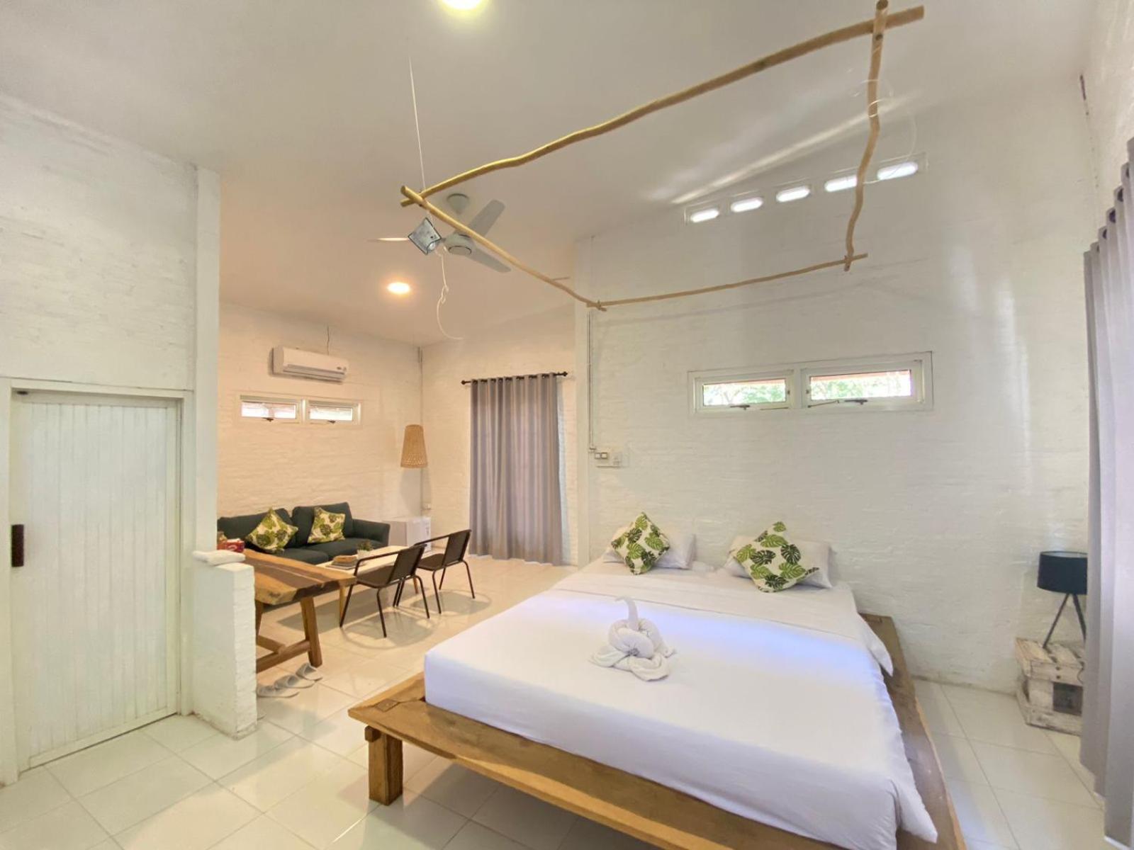 Pasir Putih Resort & Resto Maluk ภายนอก รูปภาพ