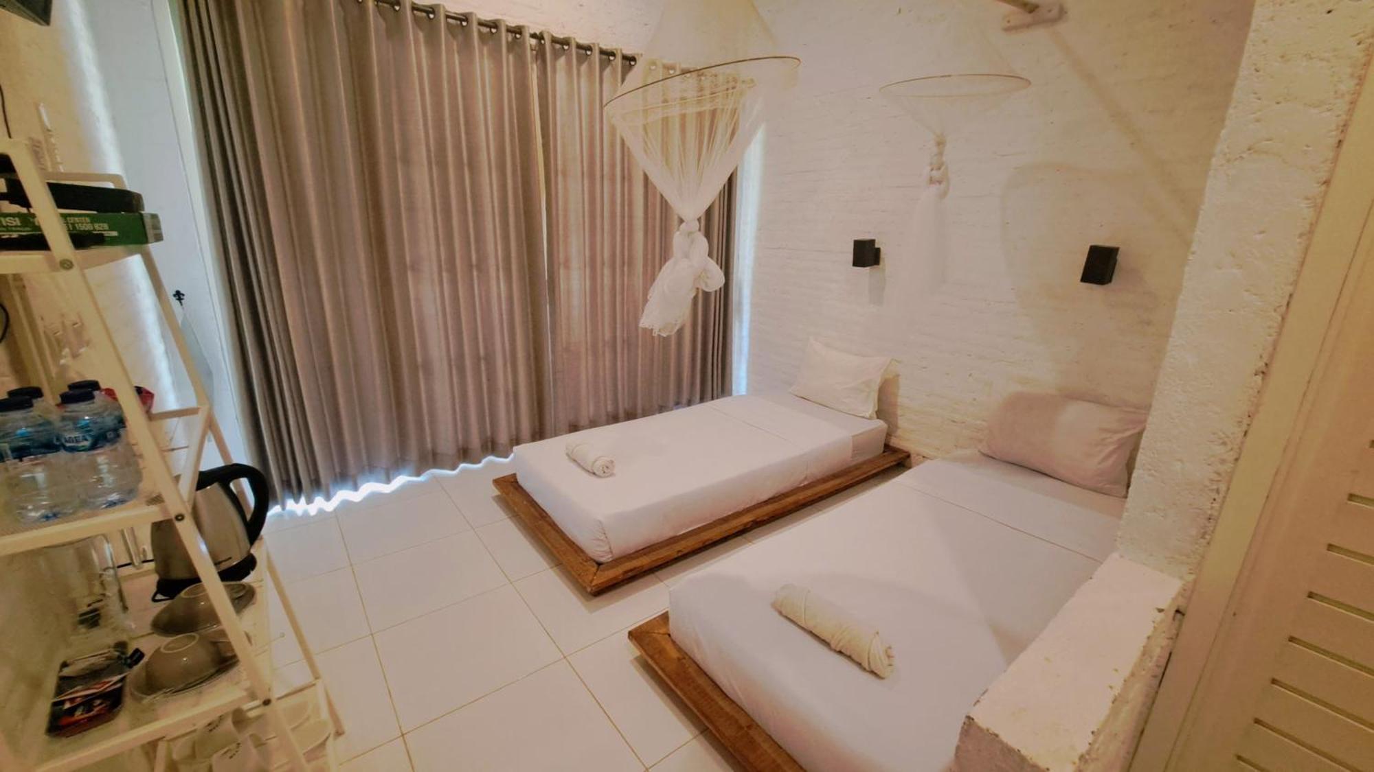 Pasir Putih Resort & Resto Maluk ภายนอก รูปภาพ