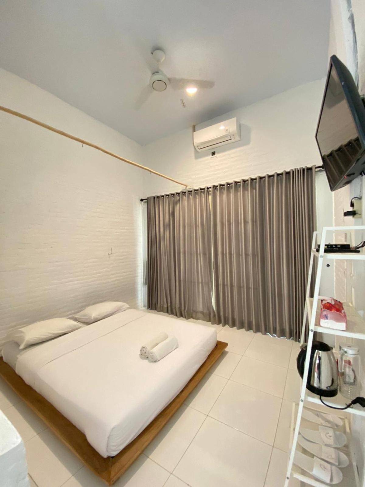 Pasir Putih Resort & Resto Maluk ภายนอก รูปภาพ