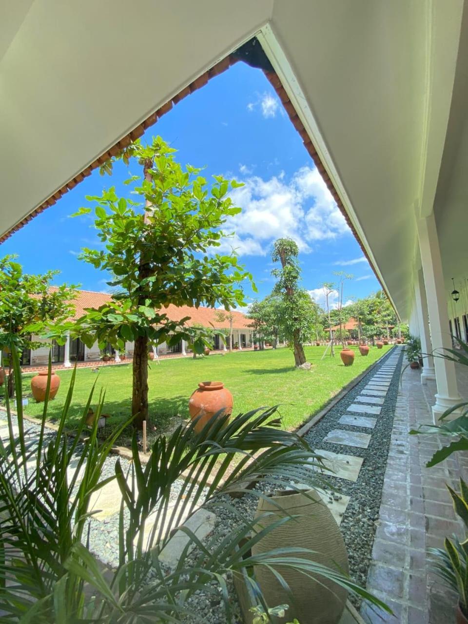 Pasir Putih Resort & Resto Maluk ภายนอก รูปภาพ