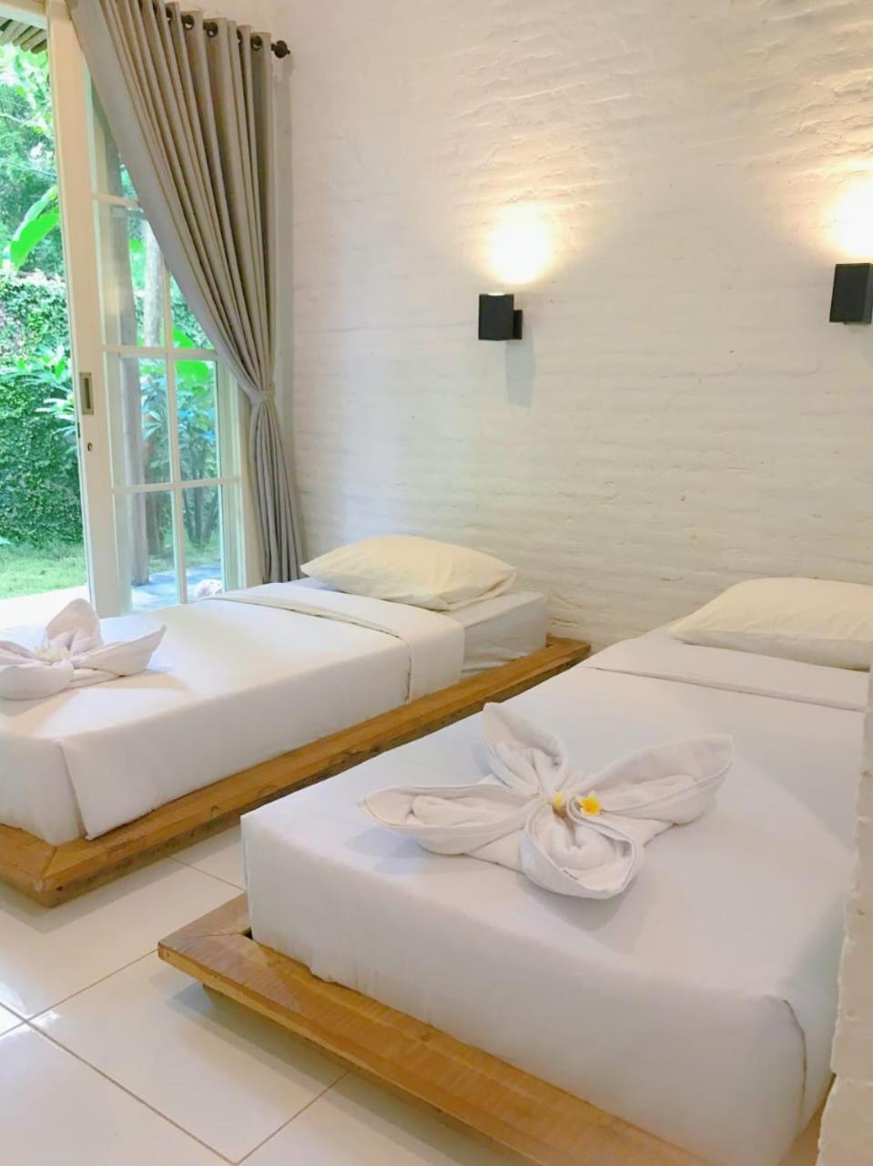 Pasir Putih Resort & Resto Maluk ภายนอก รูปภาพ