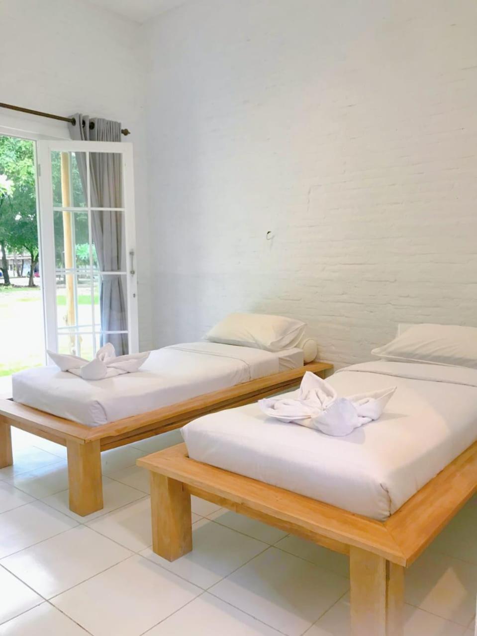 Pasir Putih Resort & Resto Maluk ภายนอก รูปภาพ